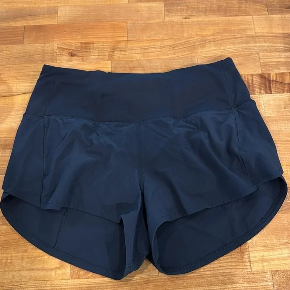 Size 6 Lululemon speed shorts - Picture 8 of 8
